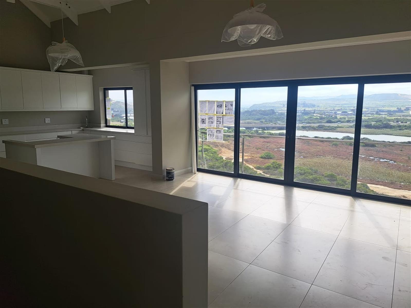 Modern 4 Bedroom House For Sale in Karookraal