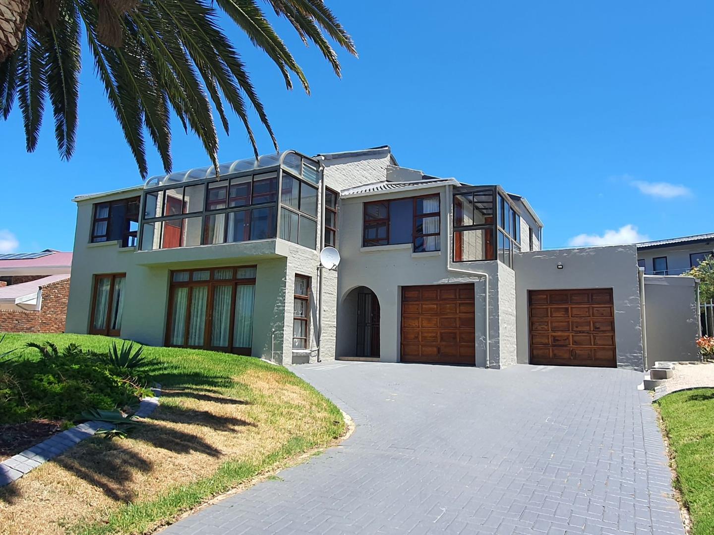 Stunning 6-Bedroom Home with Ocean Views in Bayview, Hartenbos