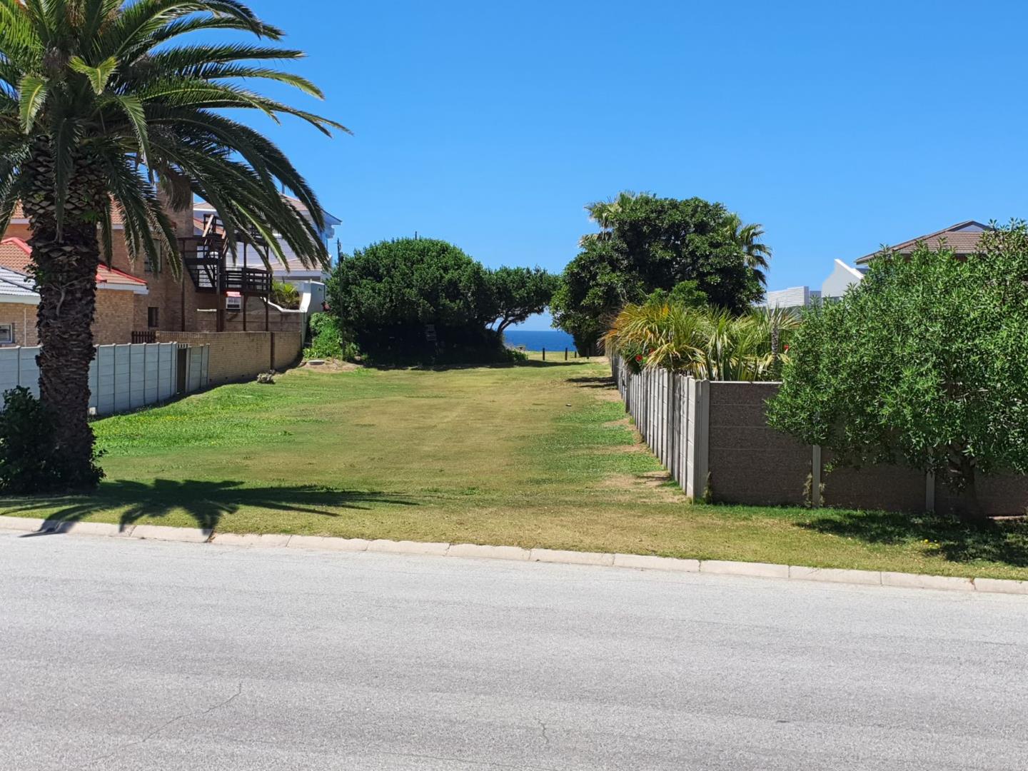 Stunning 6-Bedroom Home with Ocean Views in Bayview, Hartenbos