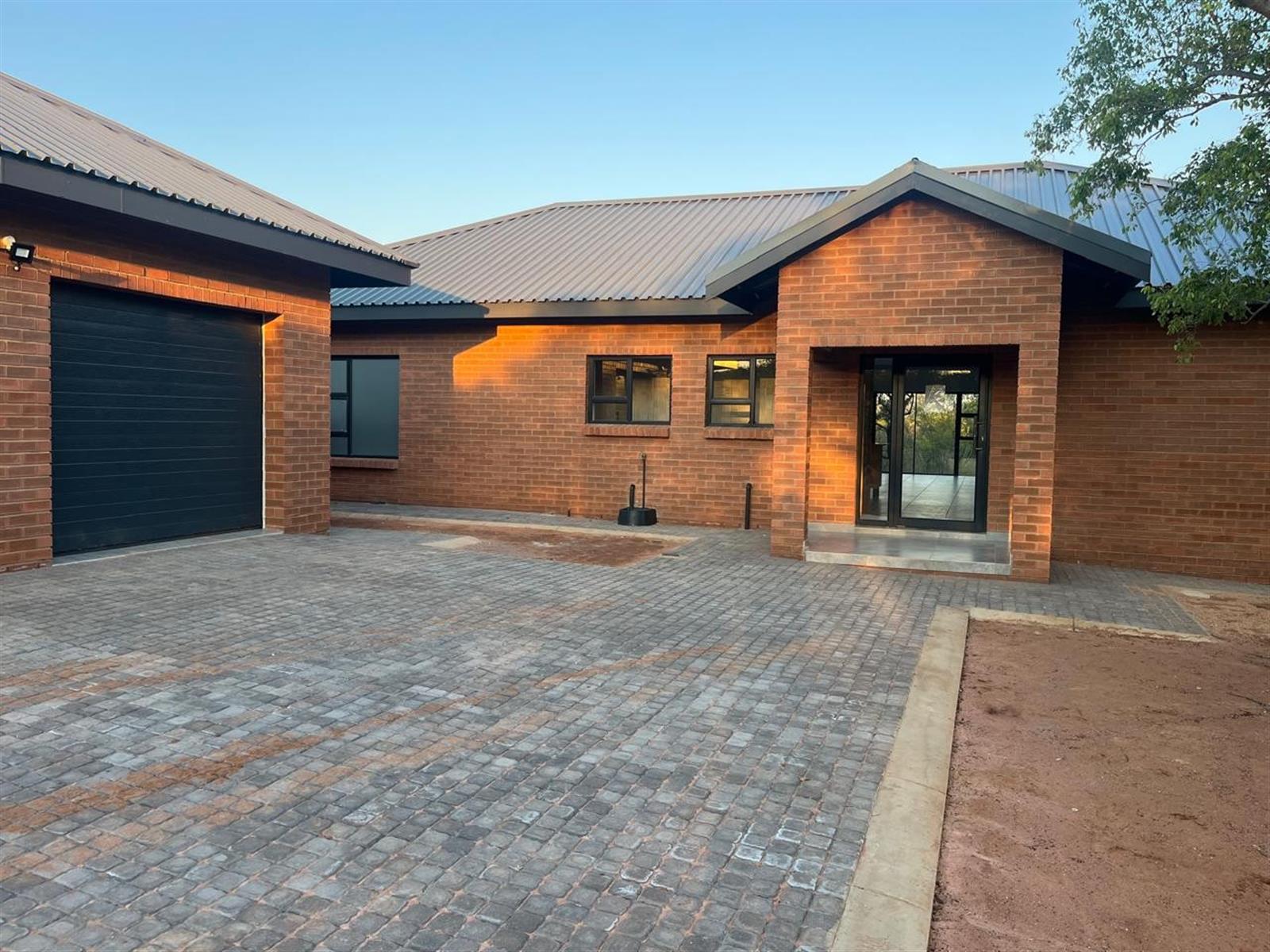 NEW HOME - TRANQUIL BUSHVELD 3 BEDROOM HOME IN VERLOREN ESTATE | 218 M² | PET FRIENDLY
