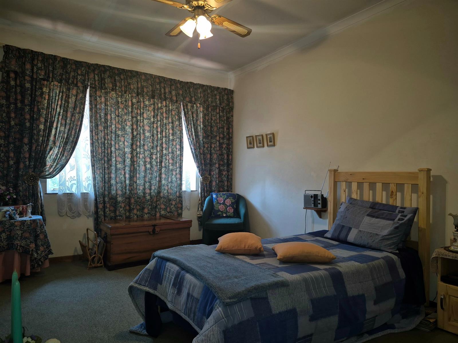 Charming Silverton Townhouse with 3 Bedrooms and a Beautiful Private Garden.