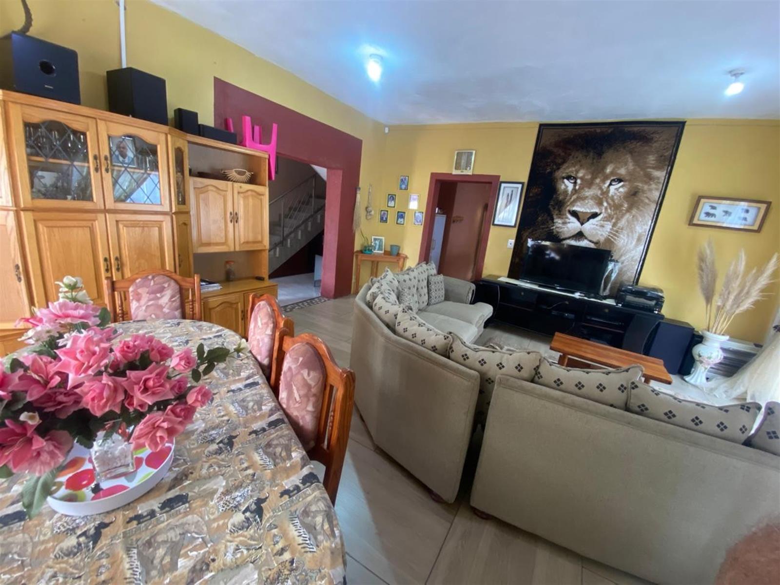 ✨ Spacious Family Home in Hillsview, White River ✨