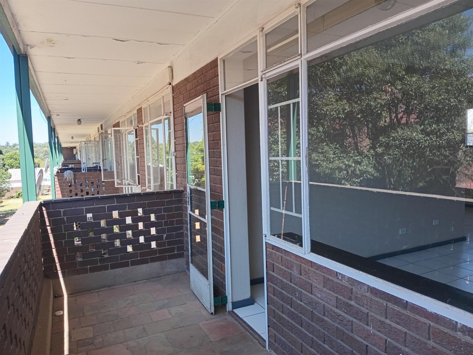 Apartment for sale in Lyndhurst, Johannesburg, 90 m²