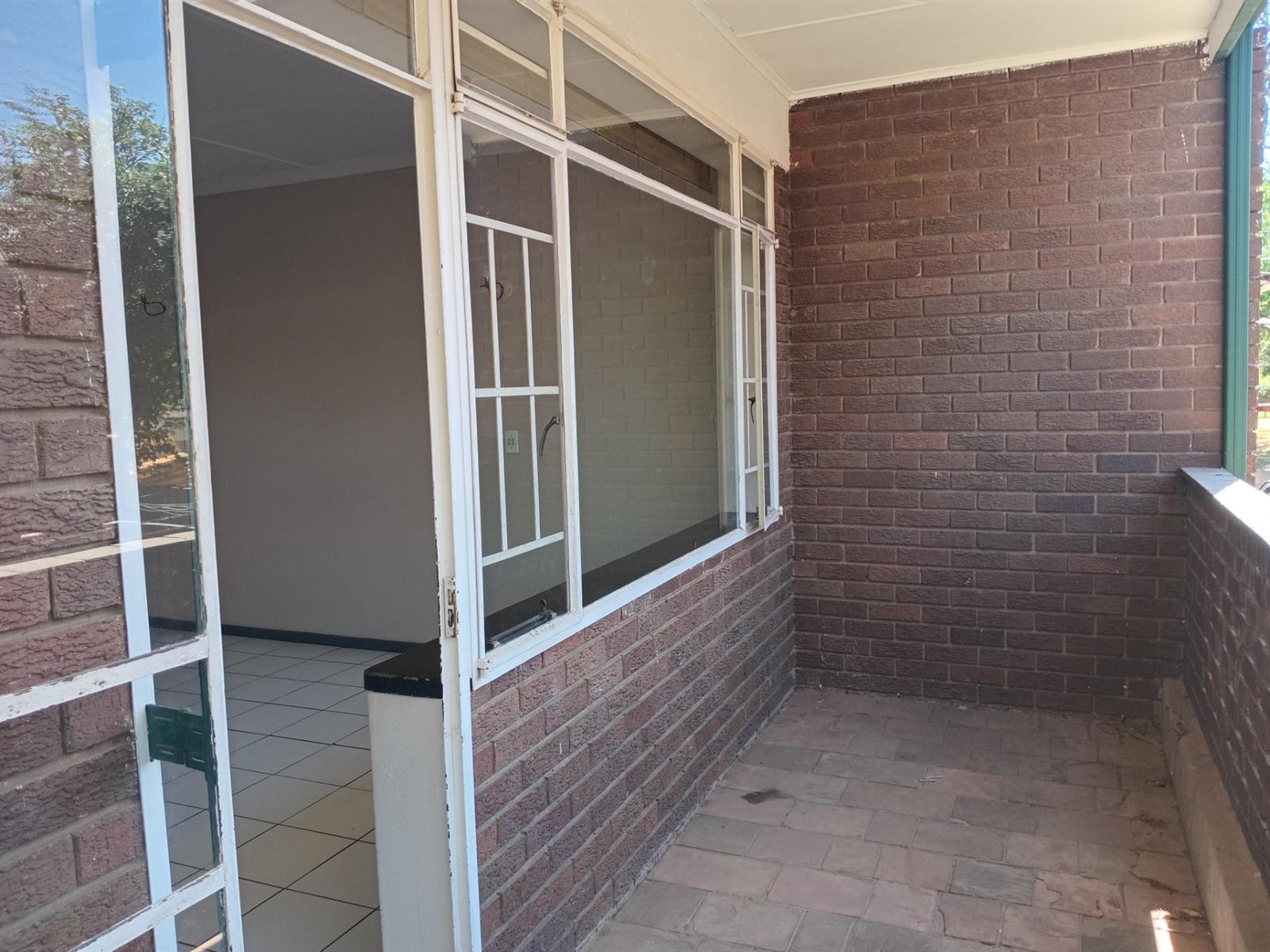 Apartment for sale in Lyndhurst, Johannesburg, 90 m²