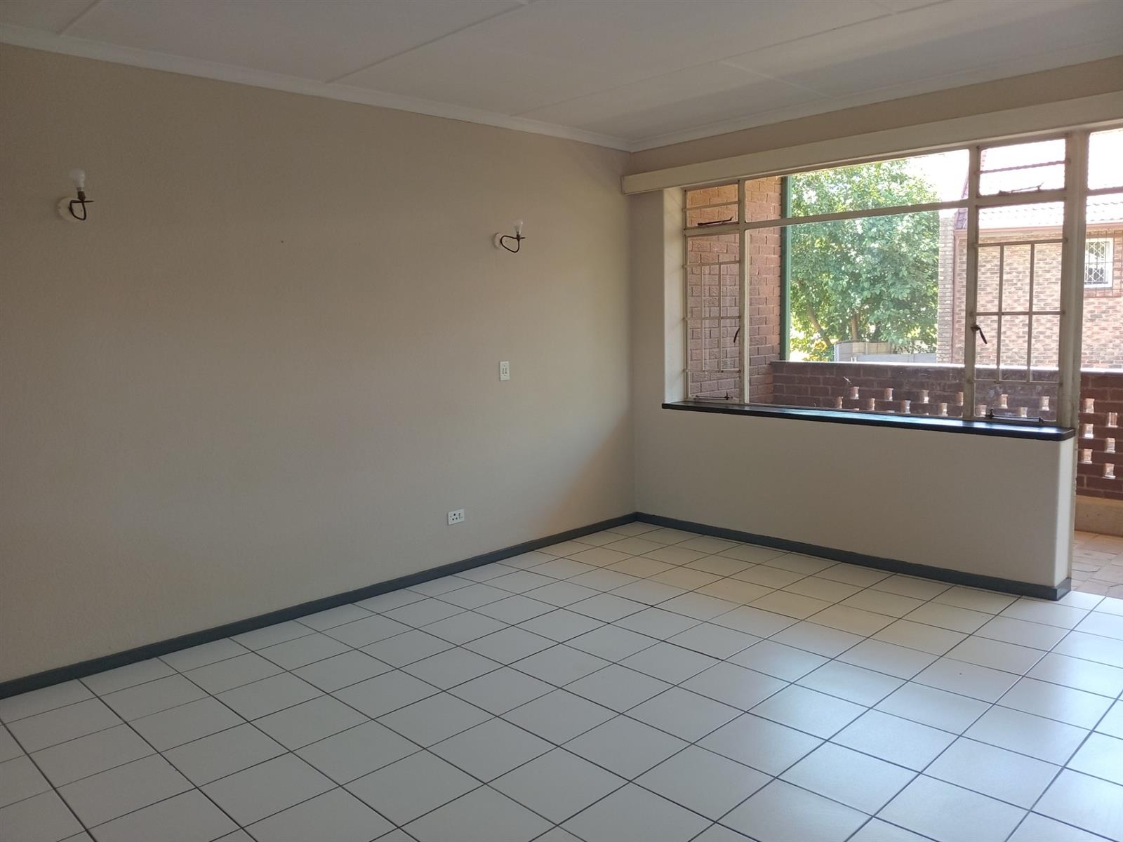 Apartment for sale in Lyndhurst, Johannesburg, 90 m²