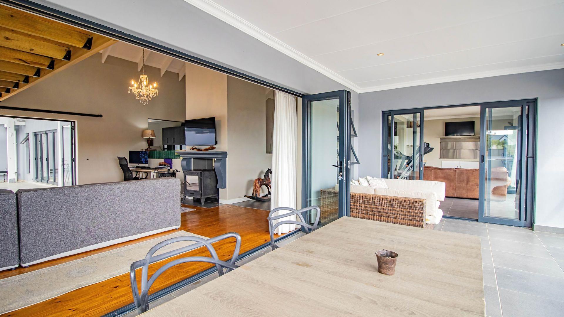 4 Bedroom Home with Flat For Sale in Mount Royal Golf and Country Estate