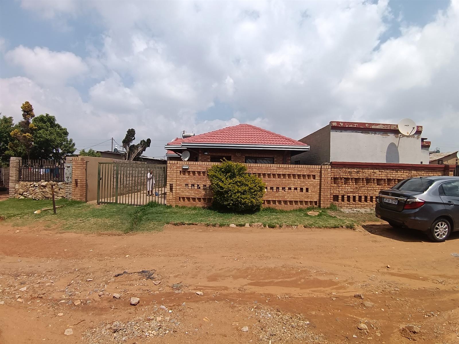 House For Sale in Tshepisong Ext 5, Krugersdorp