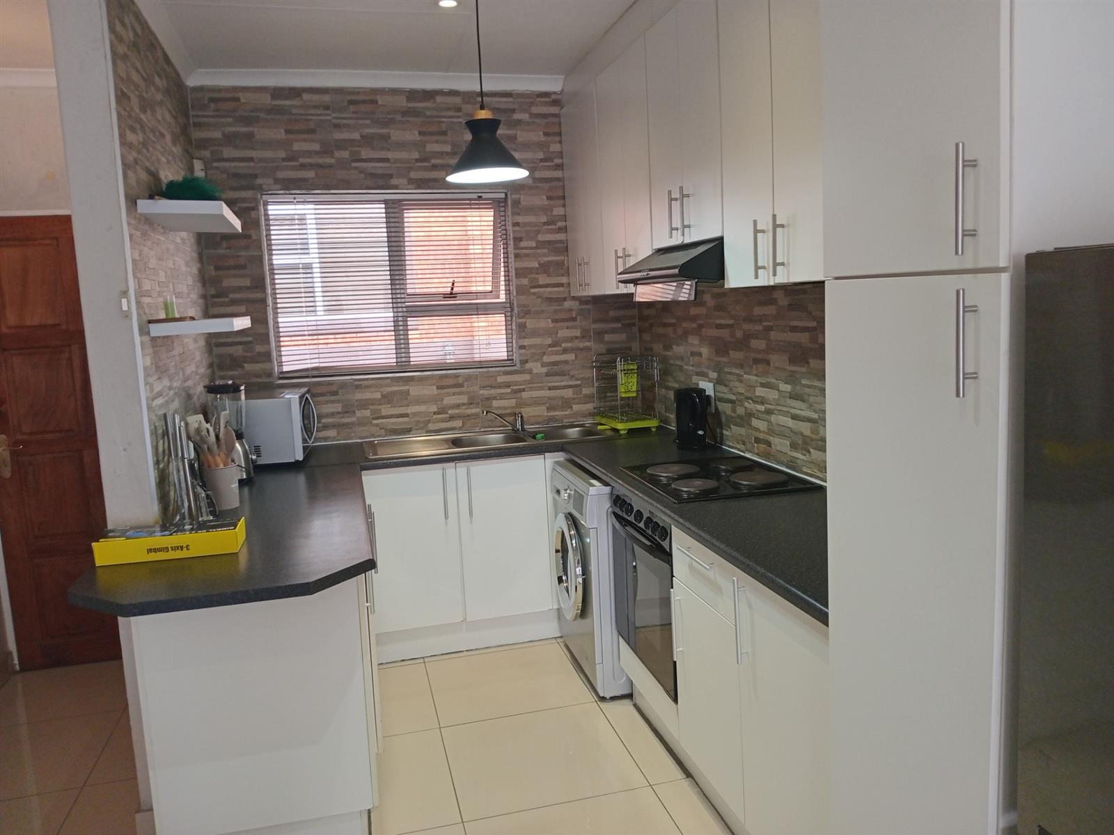 Apartment To Rent in Lyndhurst, Johannesburg