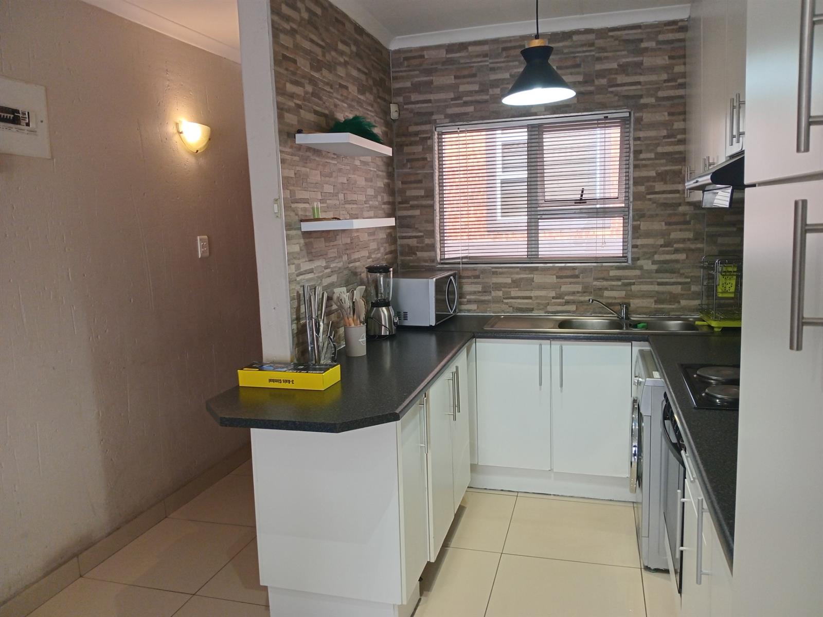 Apartment To Rent in Lyndhurst, Johannesburg