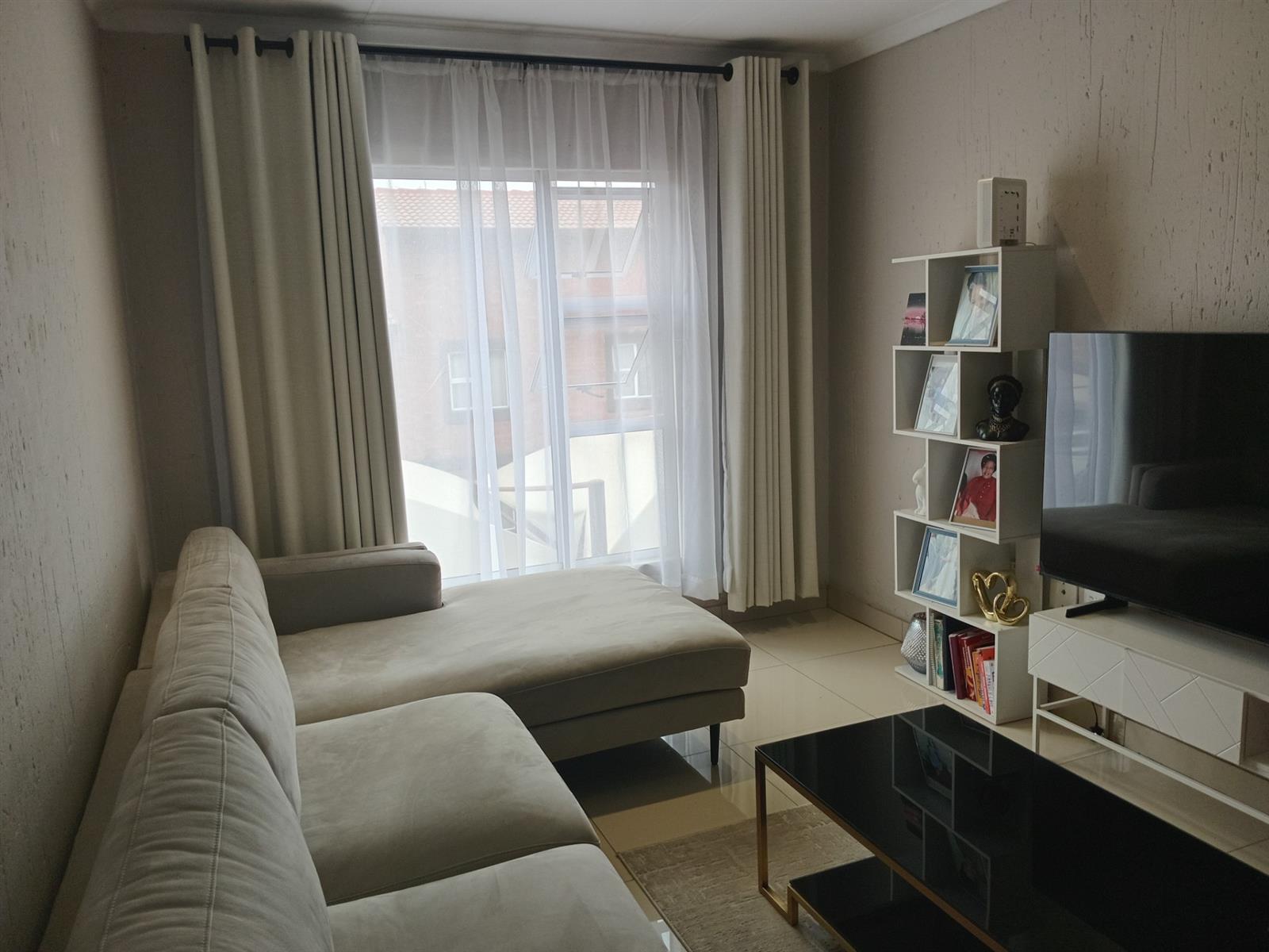Apartment To Rent in Lyndhurst, Johannesburg