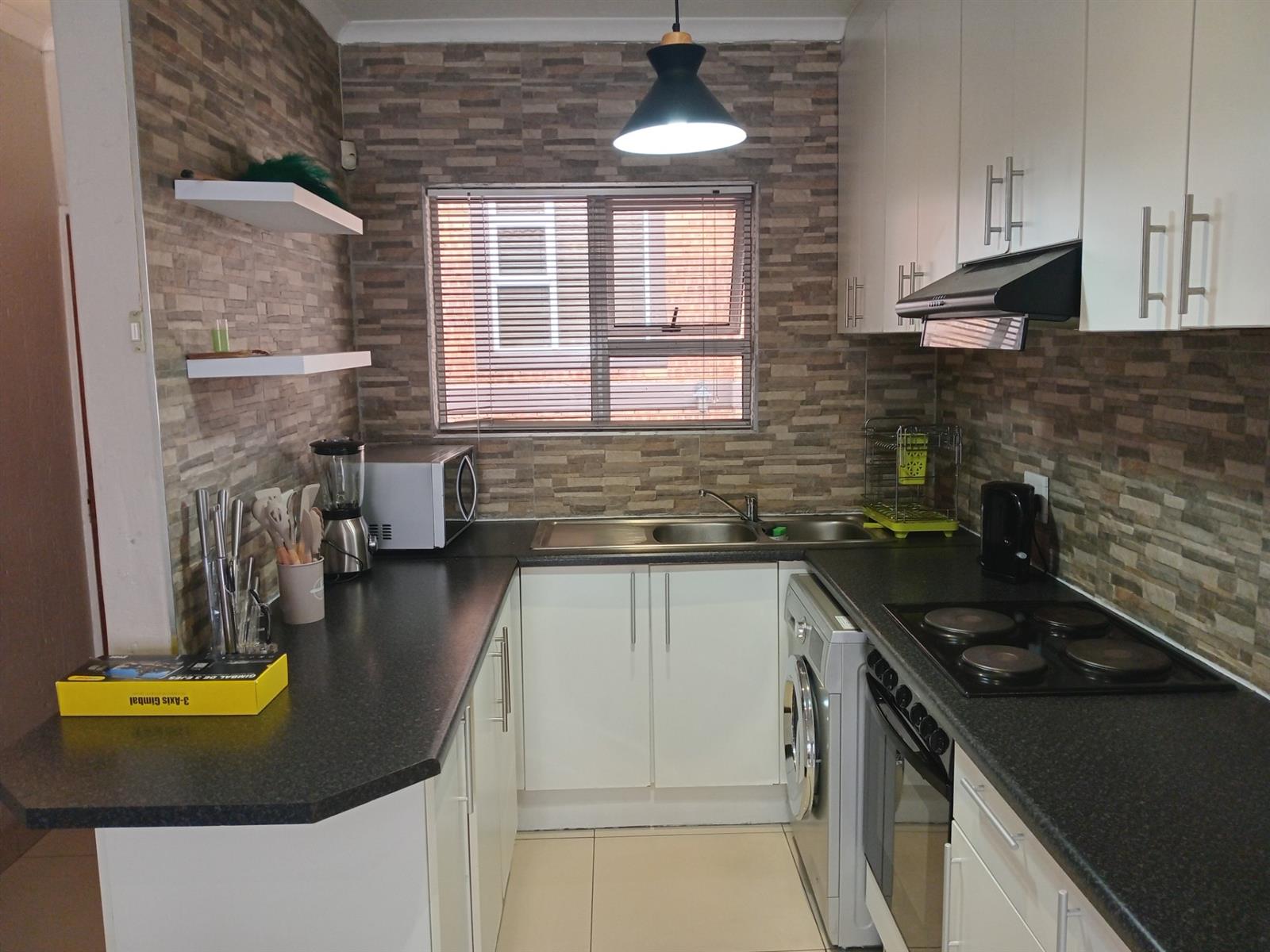 Apartment To Rent in Lyndhurst, Johannesburg
