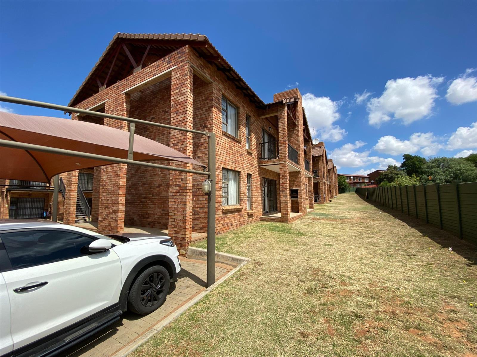 Apartment for sale in Pellissier, Bloemfontein, 70 m²