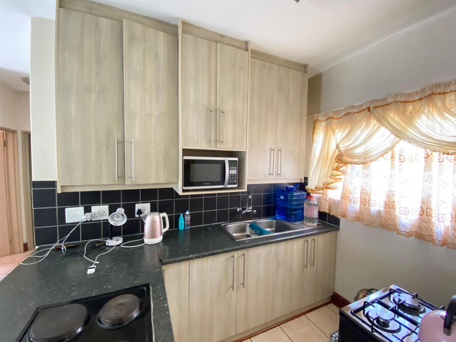 Apartment for sale in Pellissier, Bloemfontein, 70 m²