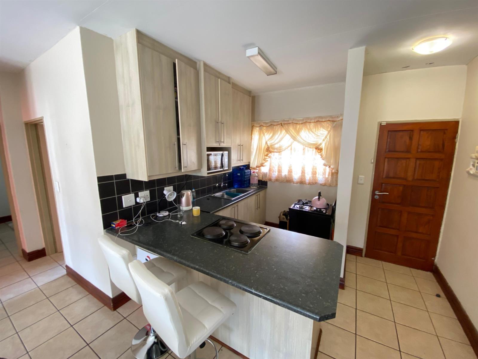 Apartment for sale in Pellissier, Bloemfontein, 70 m²