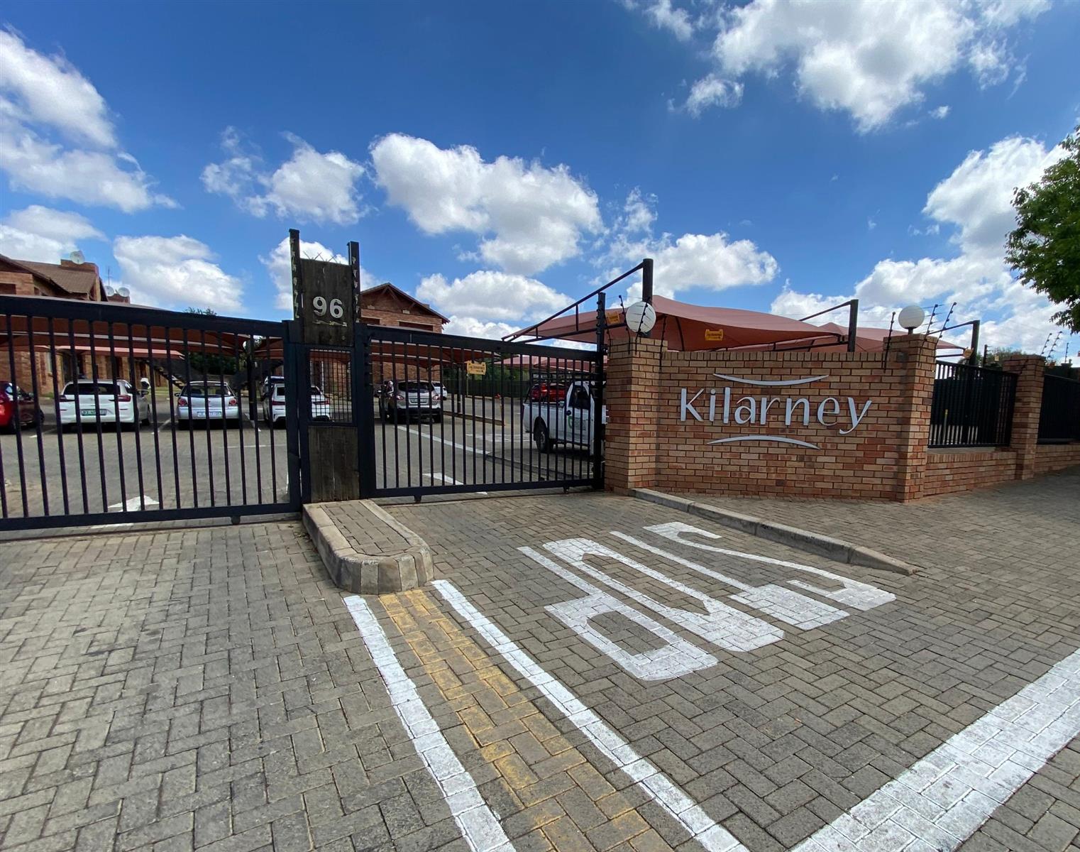 Apartment for sale in Pellissier, Bloemfontein, 70 m²