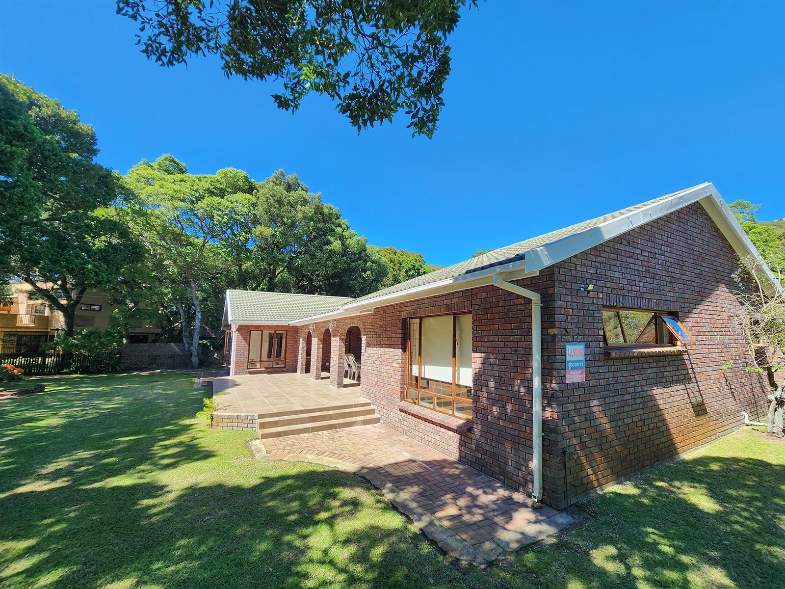 Remarkable House in Brenton on Lake, Knysna