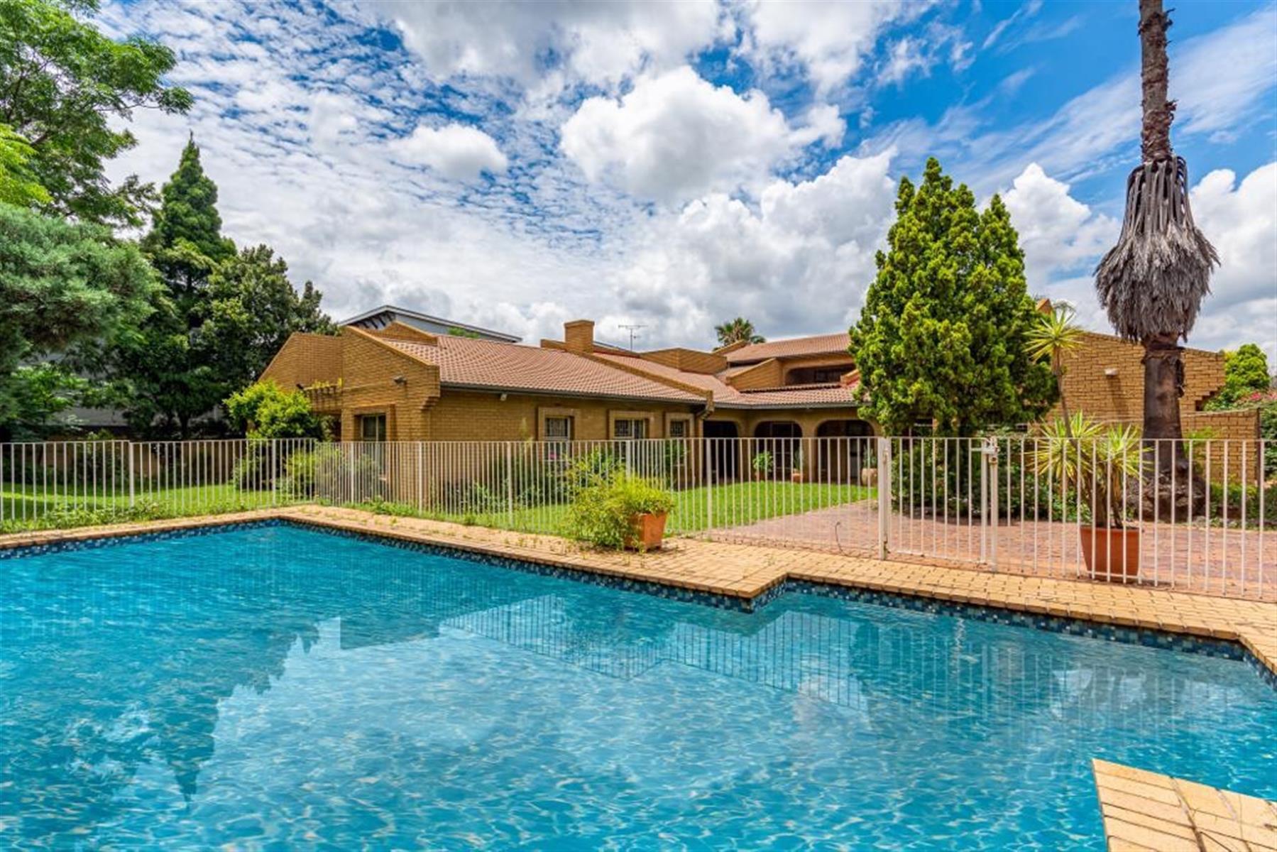 Prime Property with 5 bedroom House and Business Potential in Marlboro Gardens.