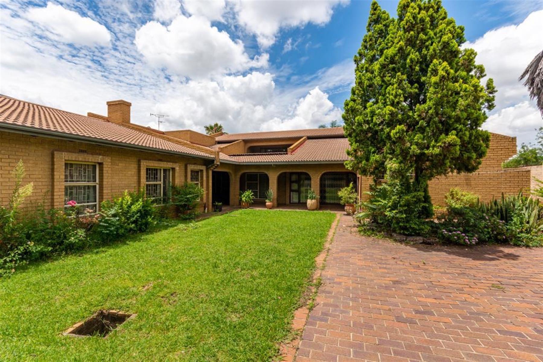Prime Property with 5 bedroom House and Business Potential in Marlboro Gardens.