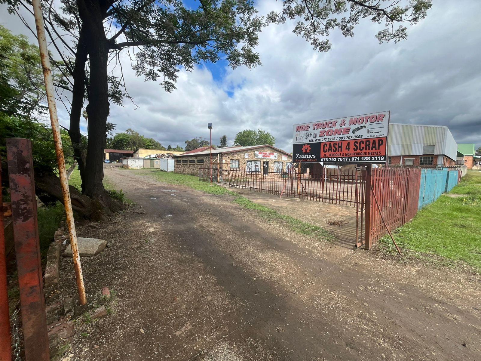 Investment Gem in Dundee-Spacious Commercial-Residential Property on 4000m² in KwaZulu Natal