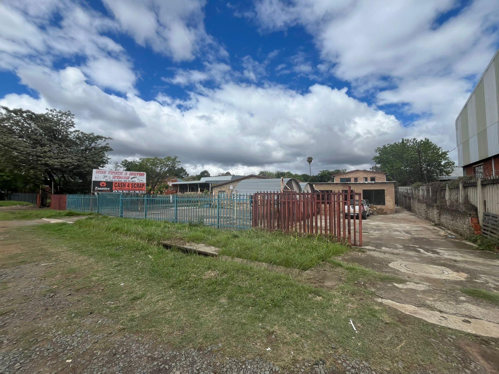 Investment Gem in Dundee-Spacious Commercial-Residential Property on 4000m² in KwaZulu Natal