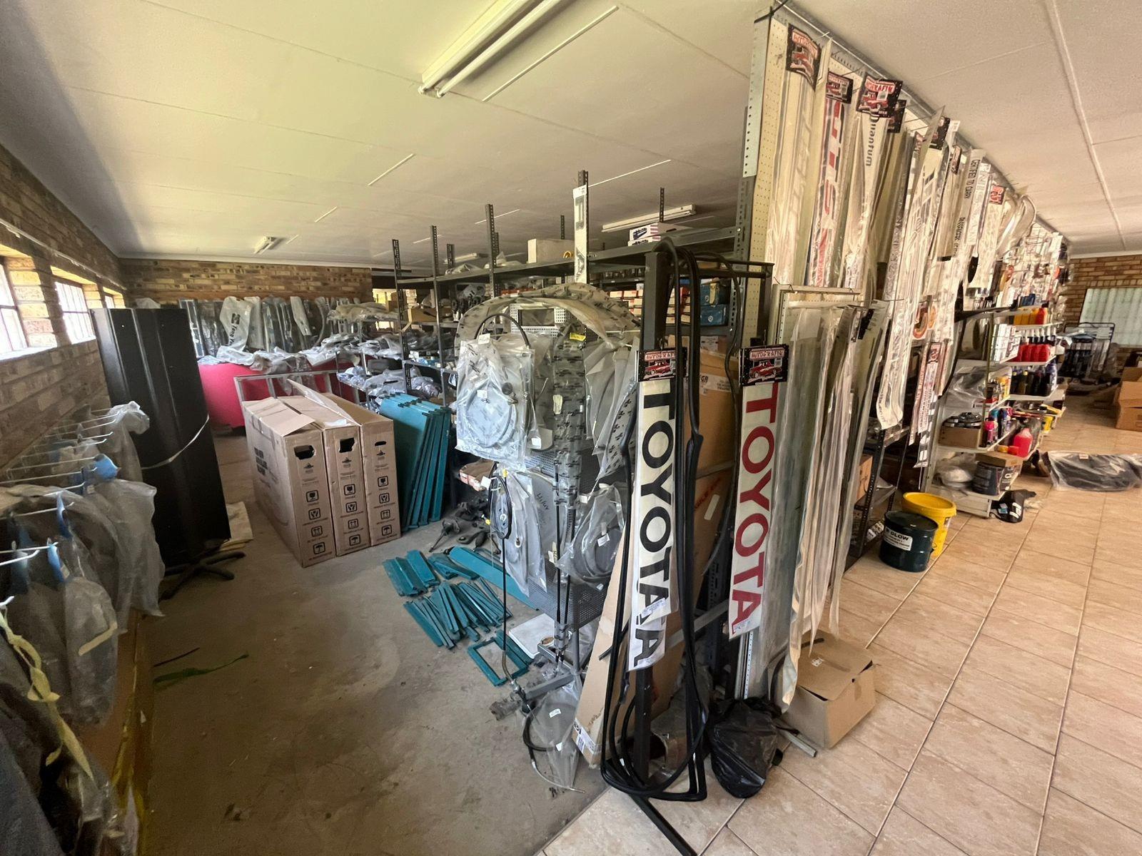 Investment Gem in Dundee-Spacious Commercial-Residential Property on 4000m² in KwaZulu Natal
