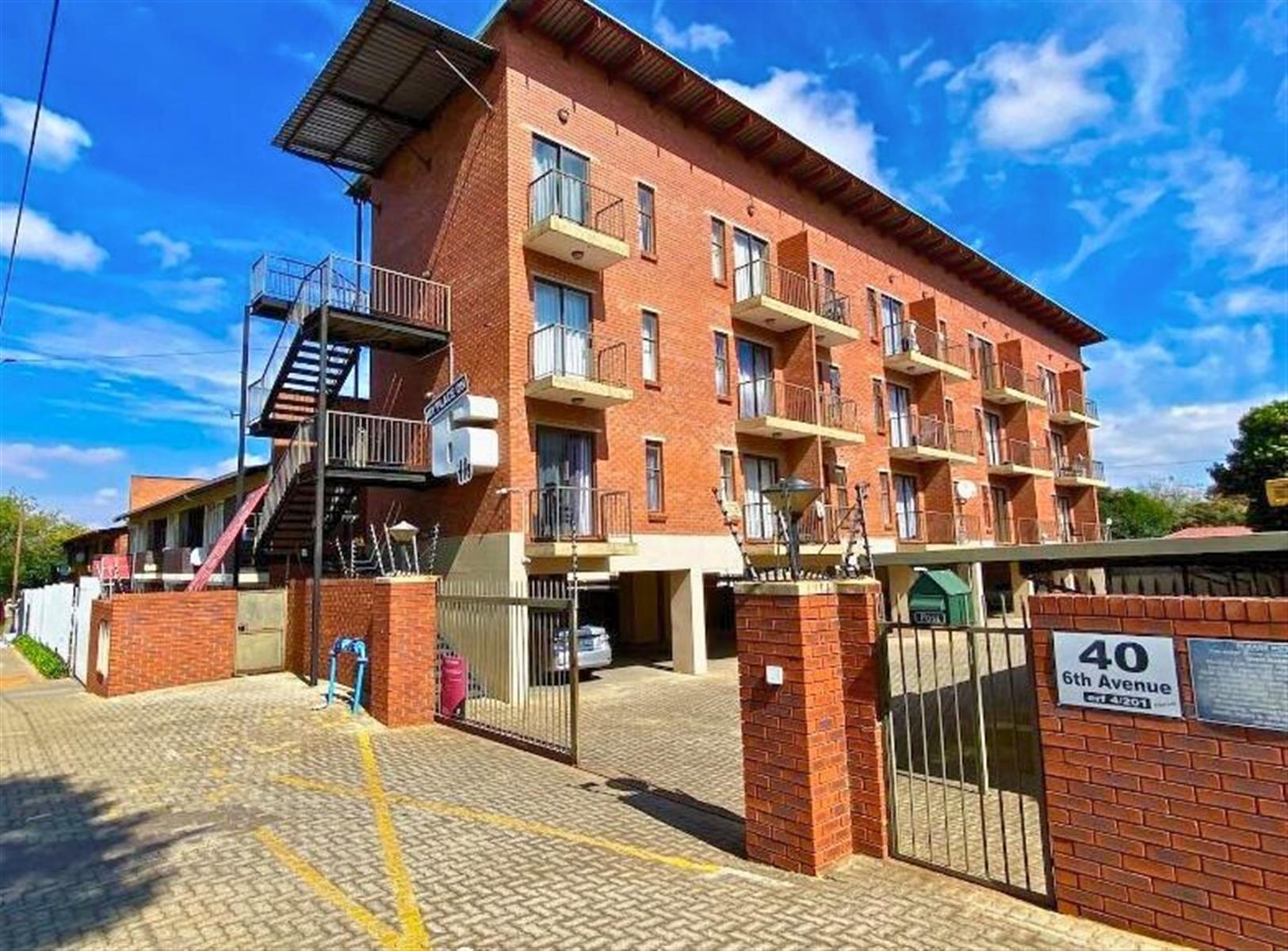 Studio Apartment For Sale in Florida Roodepoort