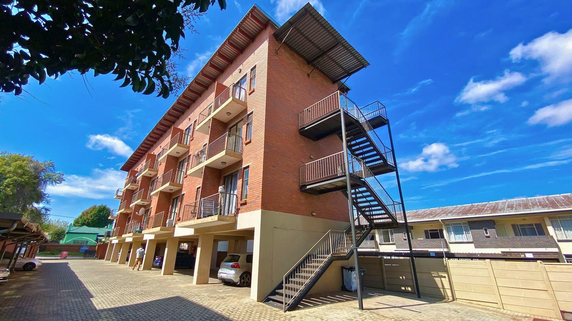 Studio Apartment For Sale in Florida Roodepoort