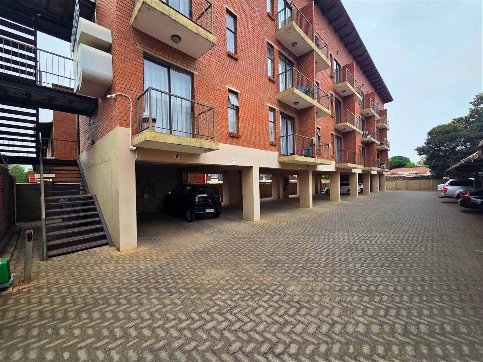 Studio Apartment For Sale in Florida Roodepoort