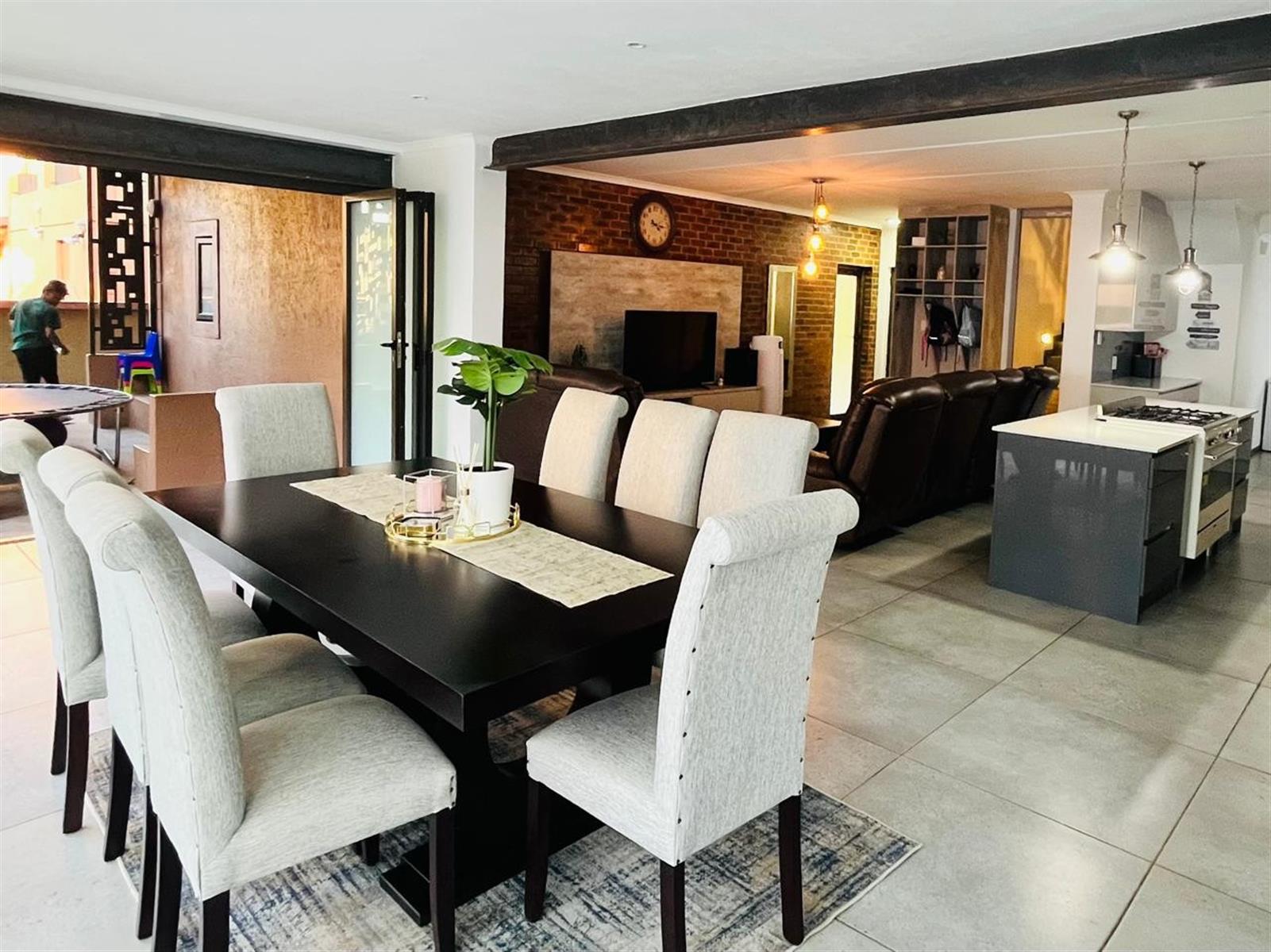 4 BEDROOM HOUSE FOR SALE IN HEATHERVIEW