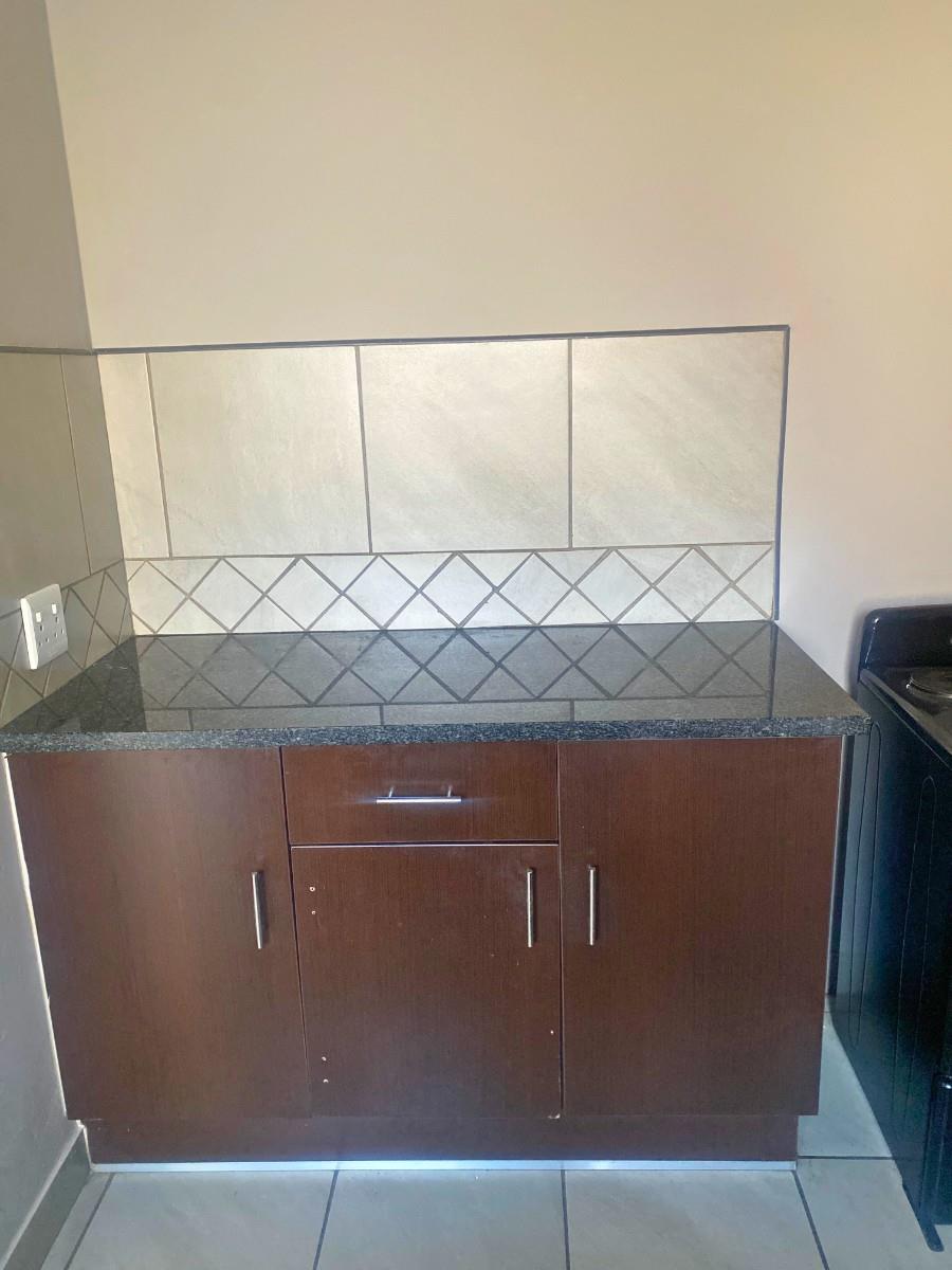 Charming Bachelor Apartment For Sale in Johannesburg Central