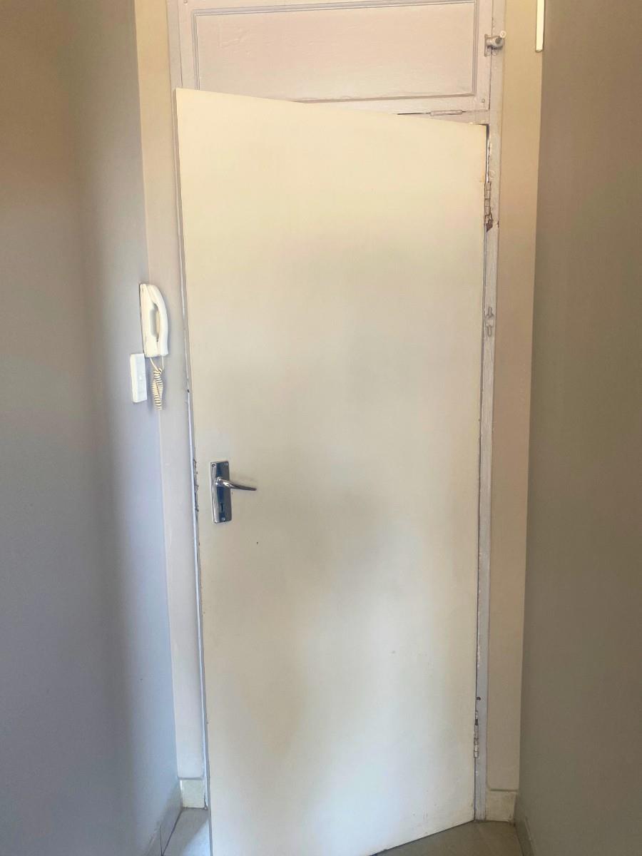 Charming Bachelor Apartment For Sale in Johannesburg Central