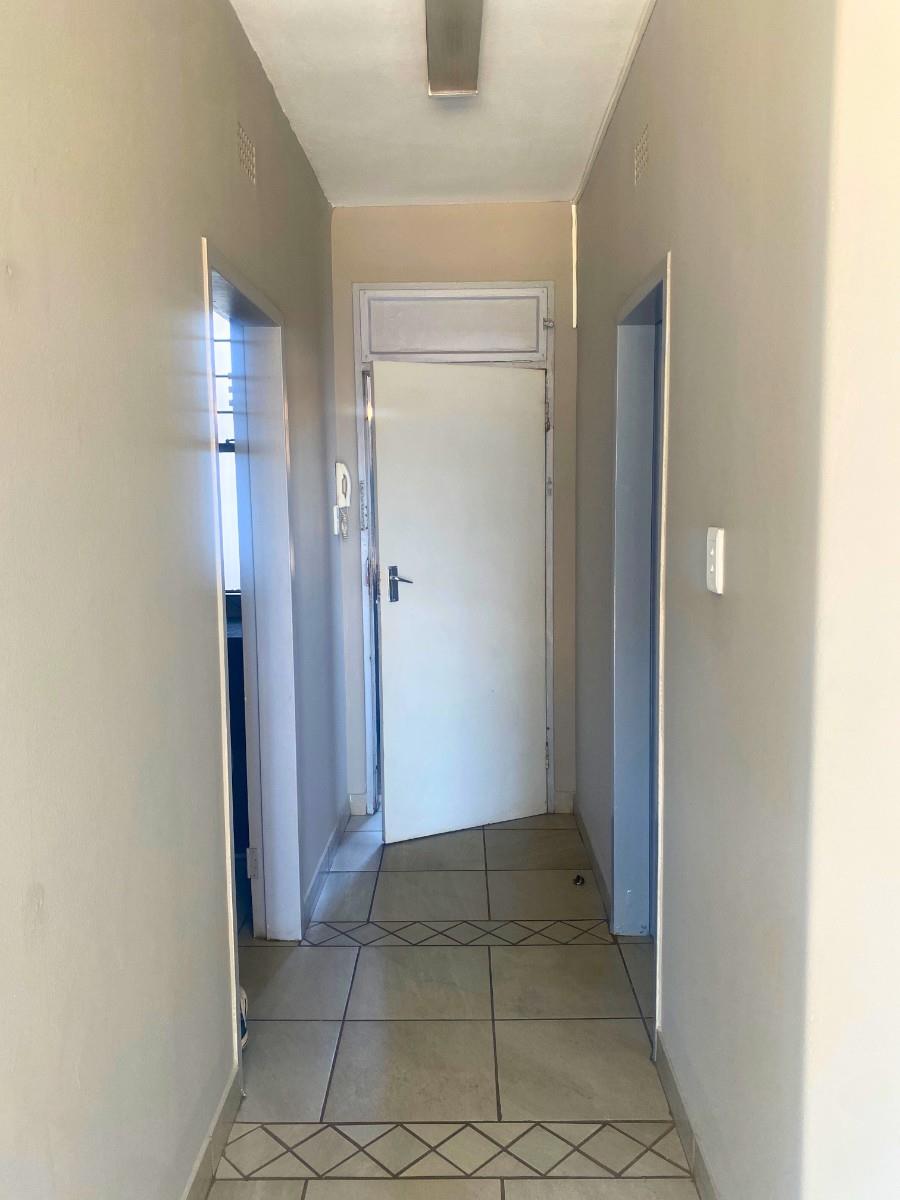 Charming Bachelor Apartment For Sale in Johannesburg Central