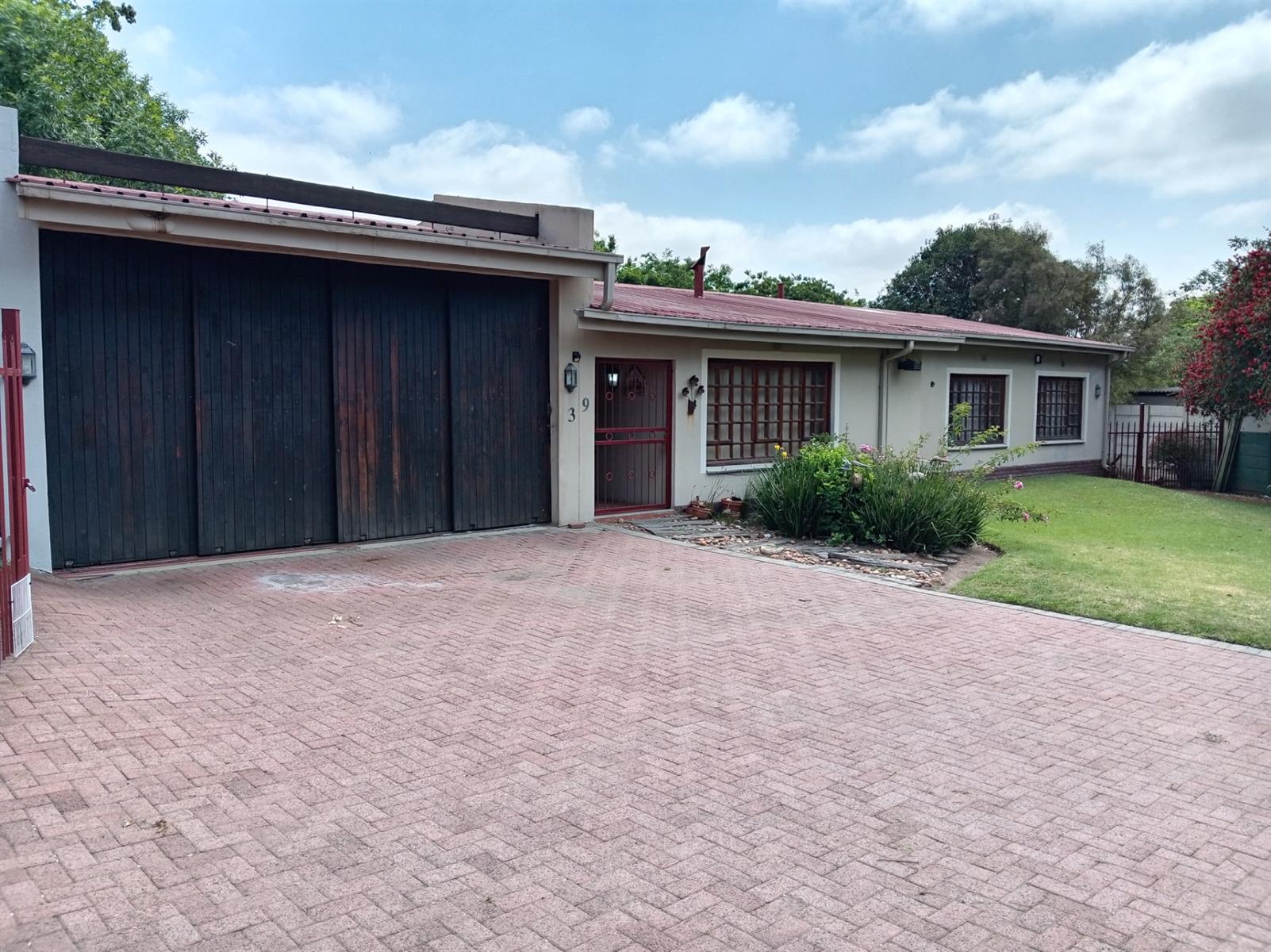 Elegant 4-Bedroom Home with Income-Generating Flat in Sought after Ext 14, Bethal