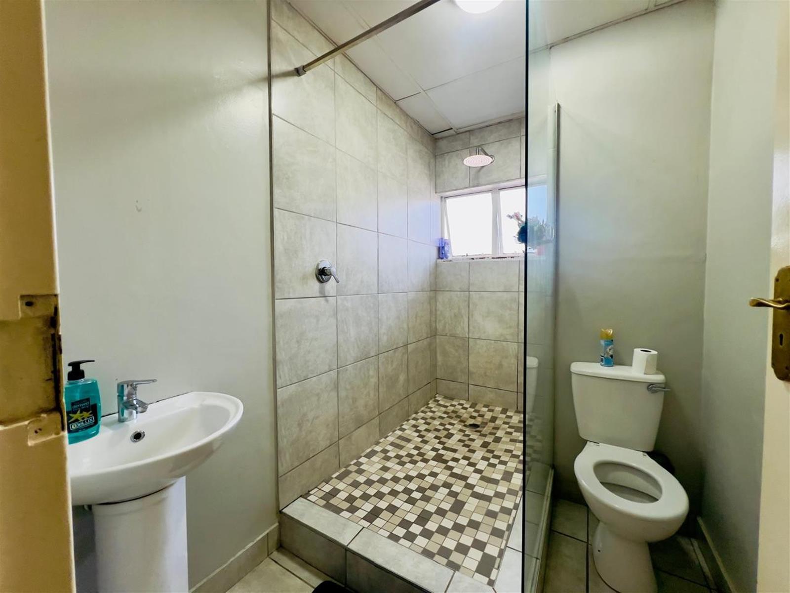 A spacious retreat in the heart of convenience -live ,work and thrive here Chasedene PMB
