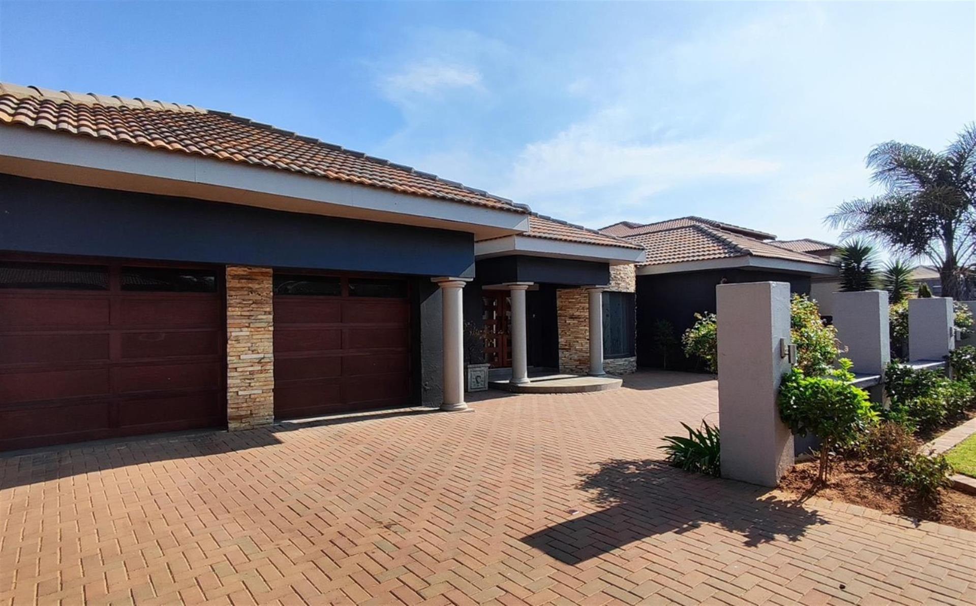 Apartment For Sale in Helderwyk, Brakpan
