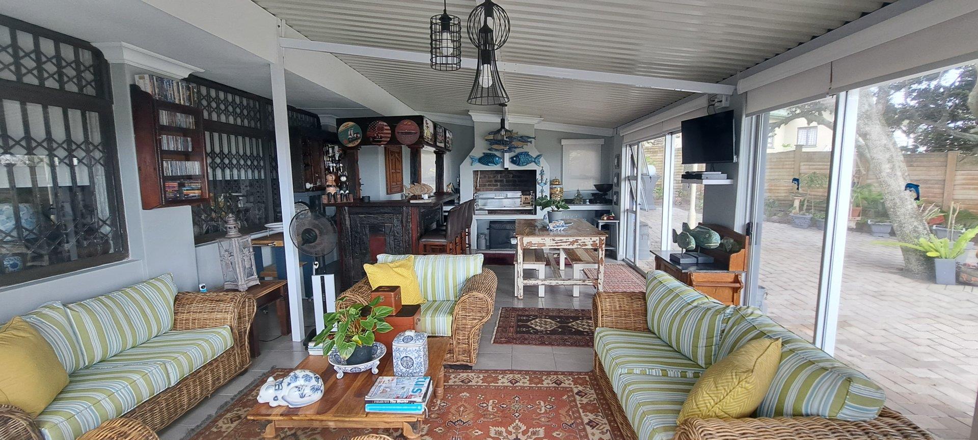 Luxury Beachfront house For Sale in Palm Beach, Port Edward, KwaZulu Natal