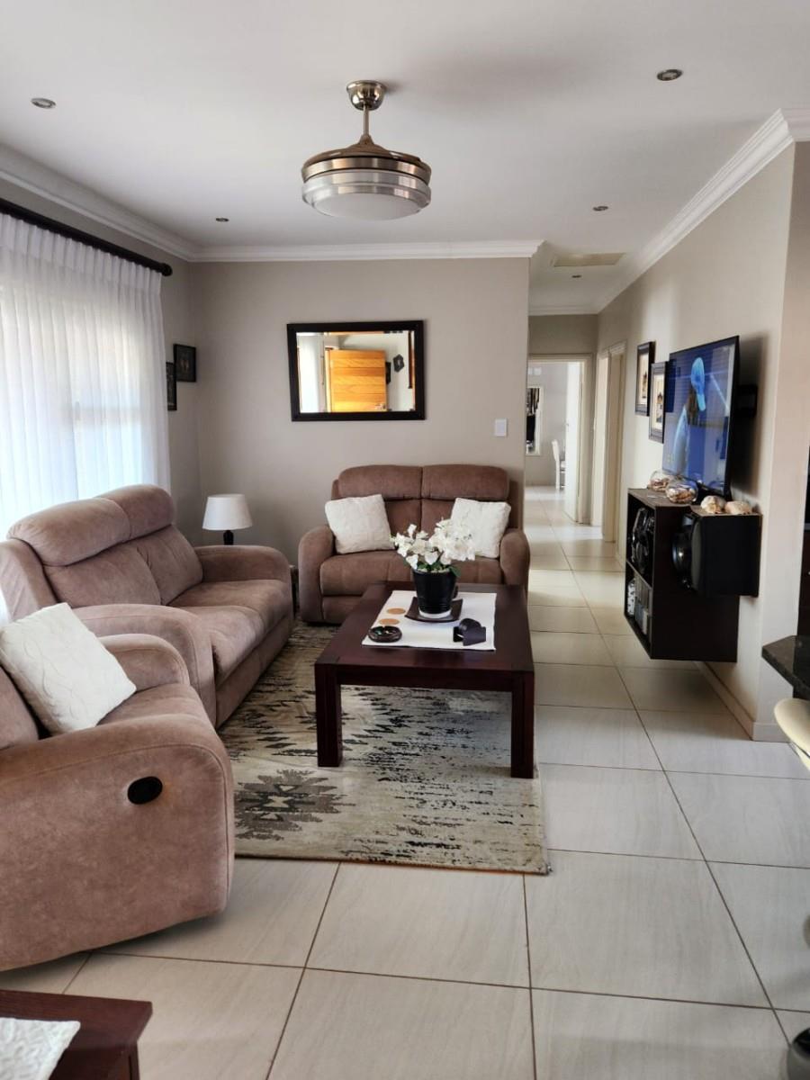 Modern 3-Bedroom Townhouse with Stylish Finishes and Outdoor Charm