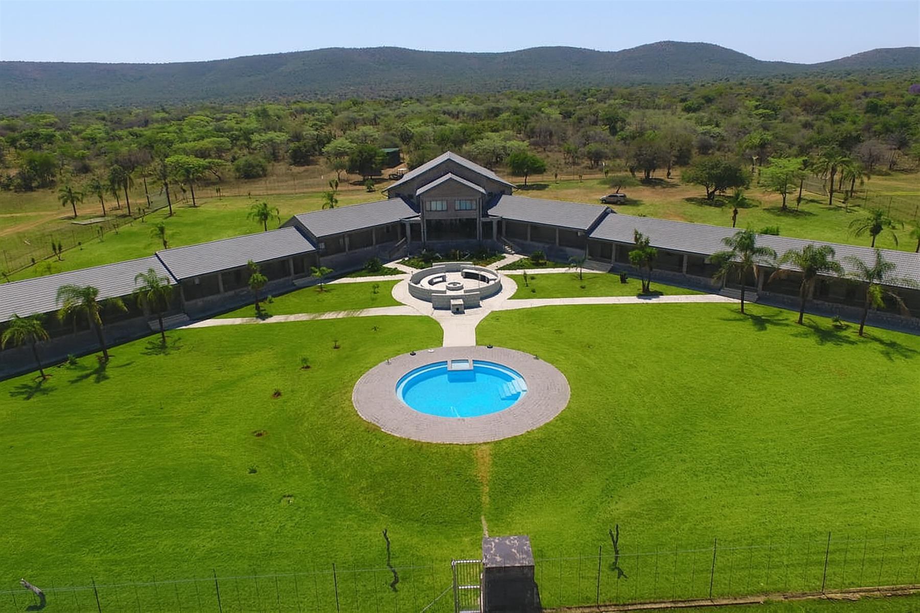 ROOIBERG - Game or Cattle Farm 990 ha with Lodge and spectacular mountain views