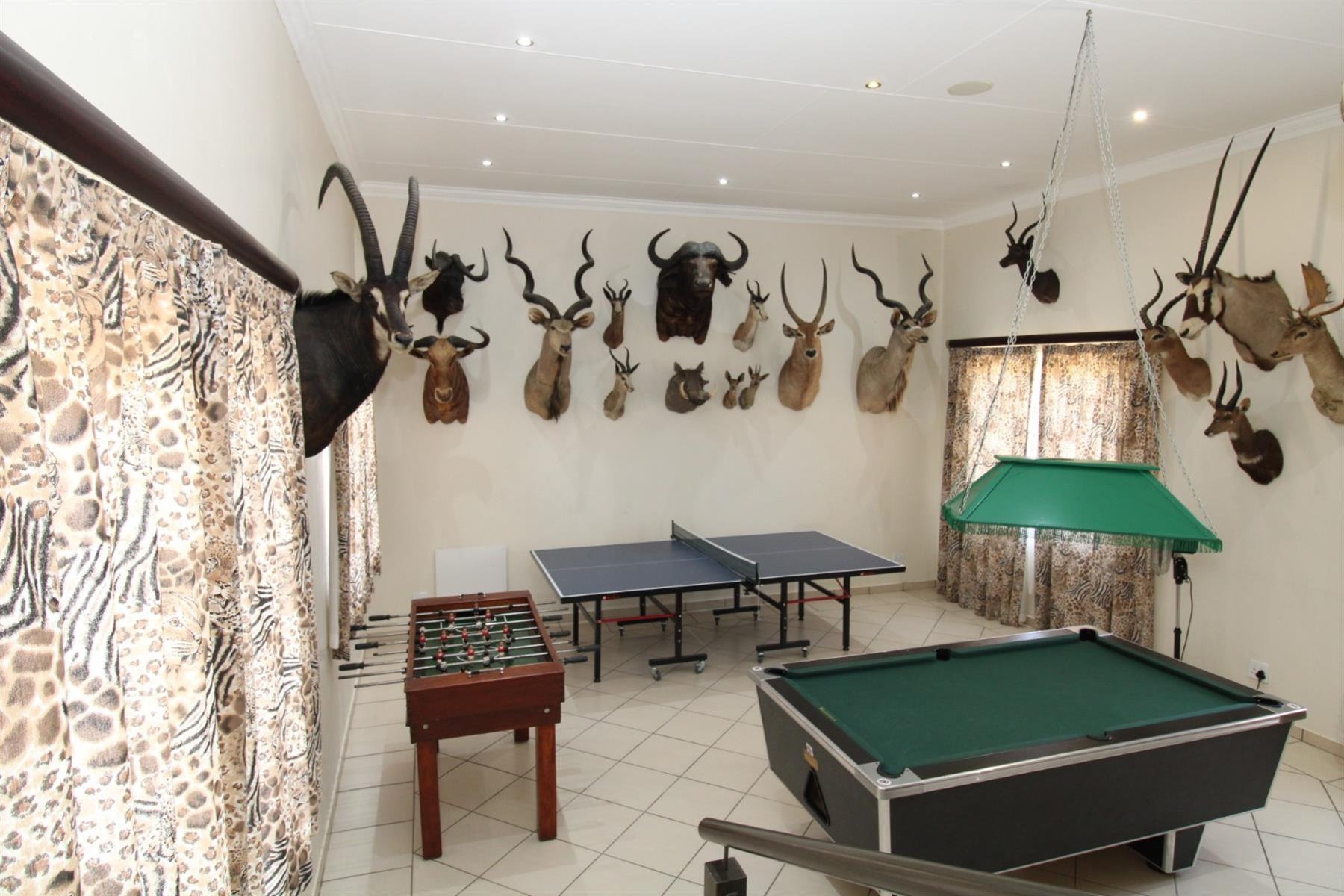 ROOIBERG - Game or Cattle Farm 990 ha with Lodge and spectacular mountain views