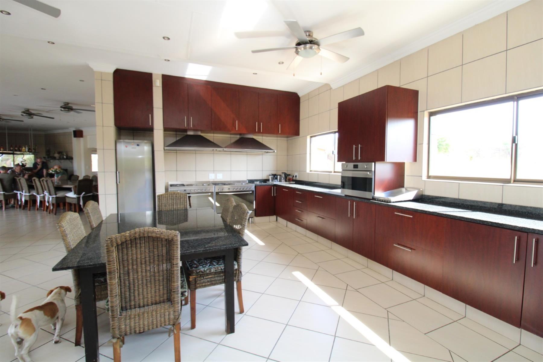 ROOIBERG - Game or Cattle Farm 990 ha with Lodge and spectacular mountain views