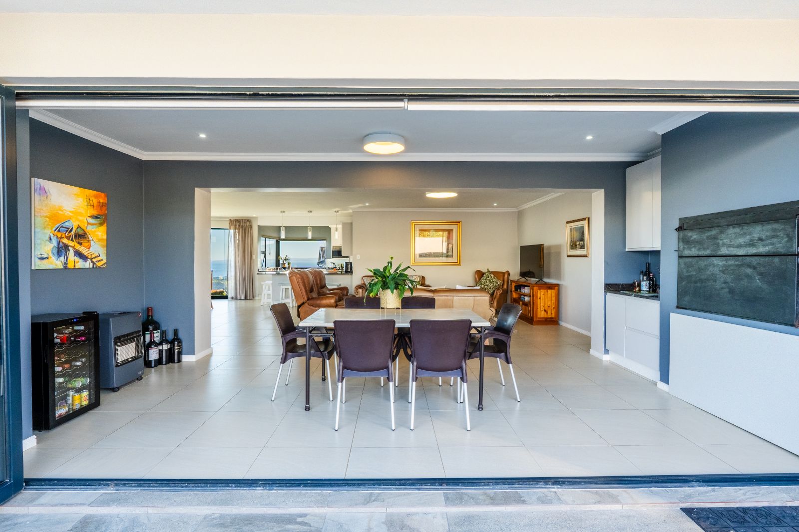 Magnificent 4-bedroom home combines elegance!