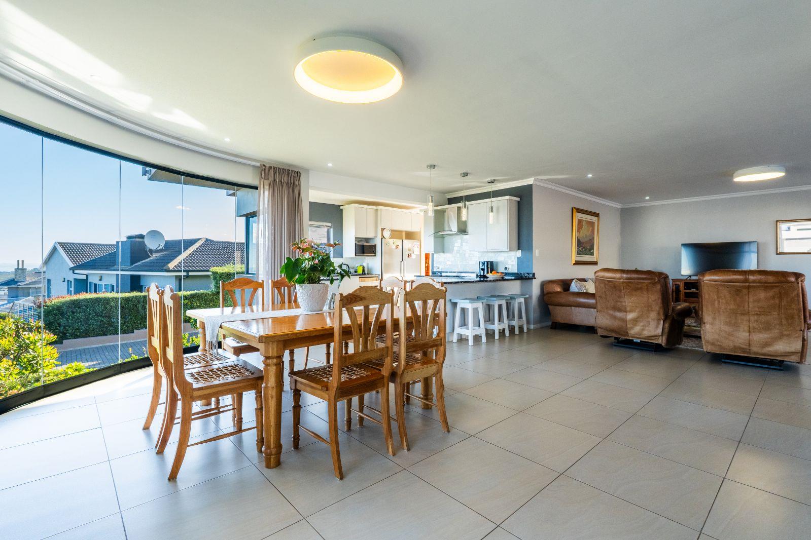 Magnificent 4-bedroom home combines elegance!