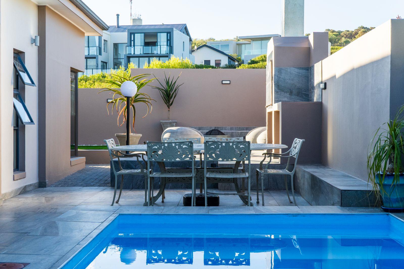 Magnificent 4-bedroom home combines elegance!