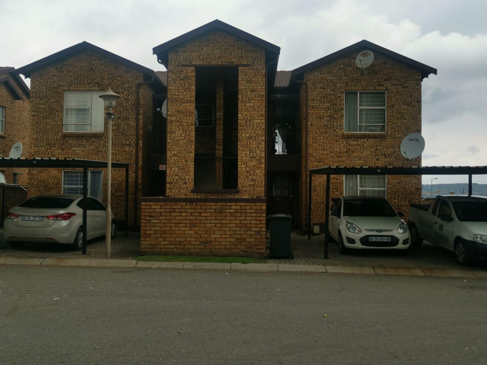 Townhouse For Sale in Honeypark, Roodepoort