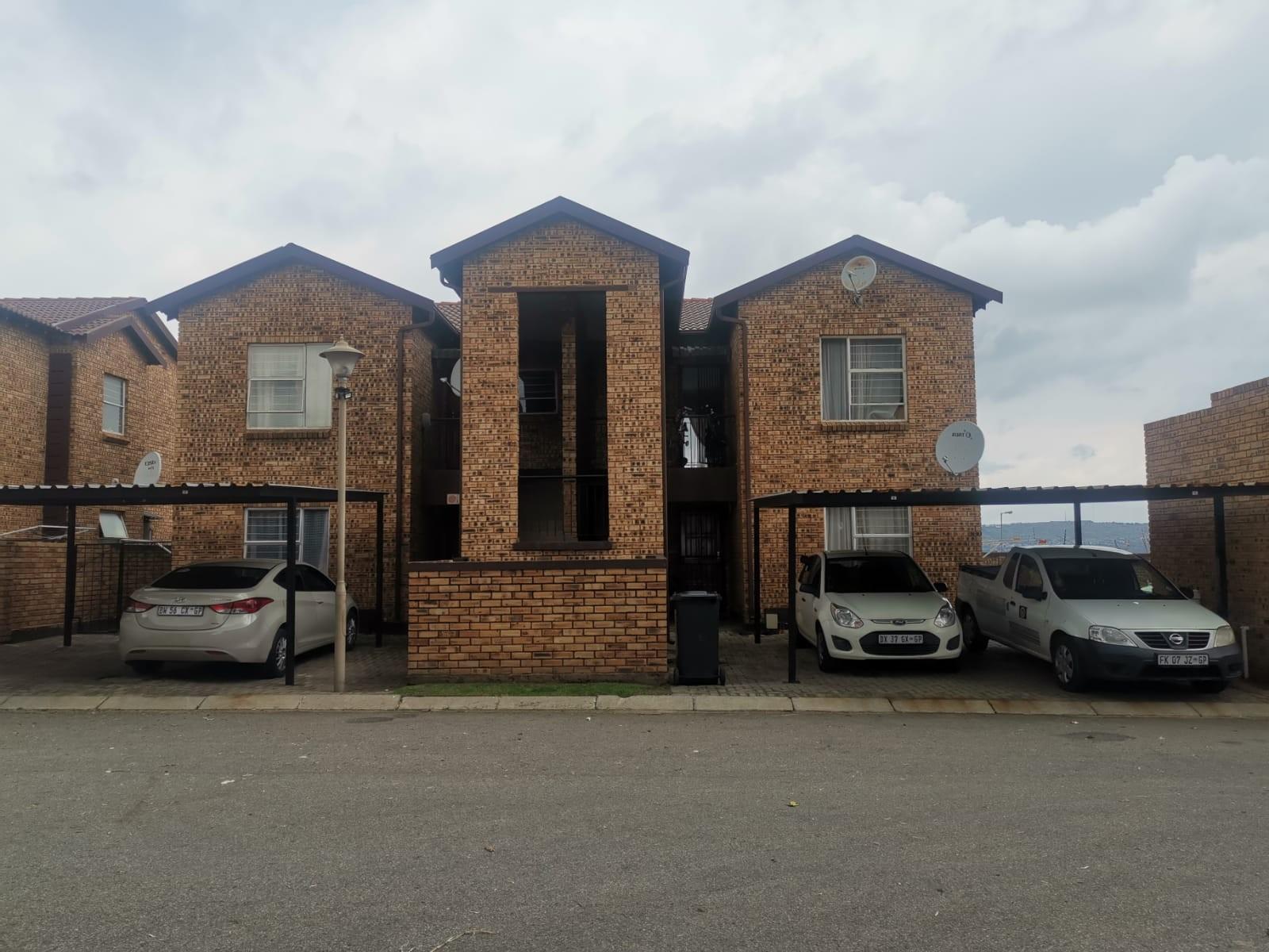 Townhouse For Sale in Honeypark, Roodepoort