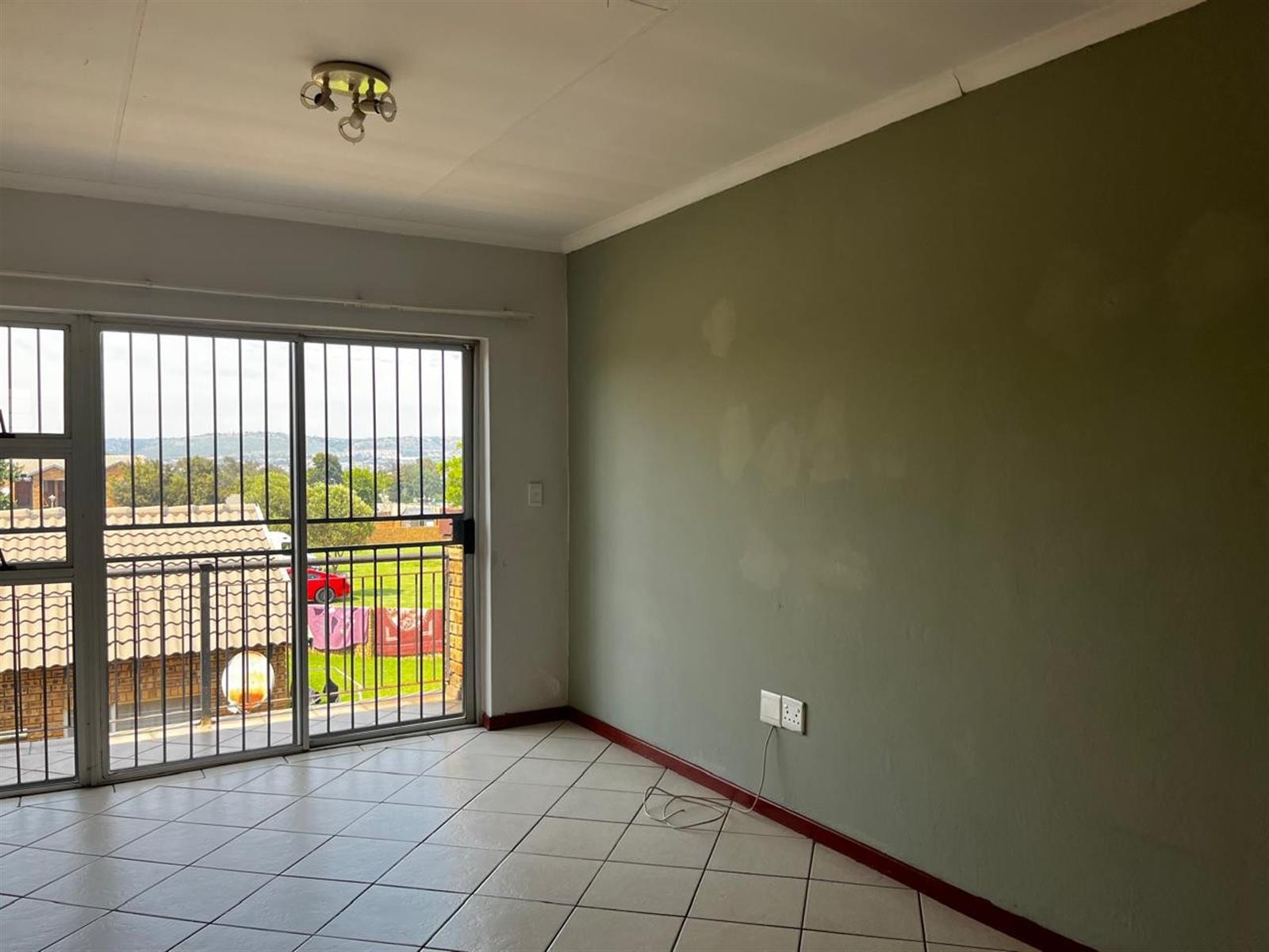 Townhouse For Sale in Honeypark, Roodepoort