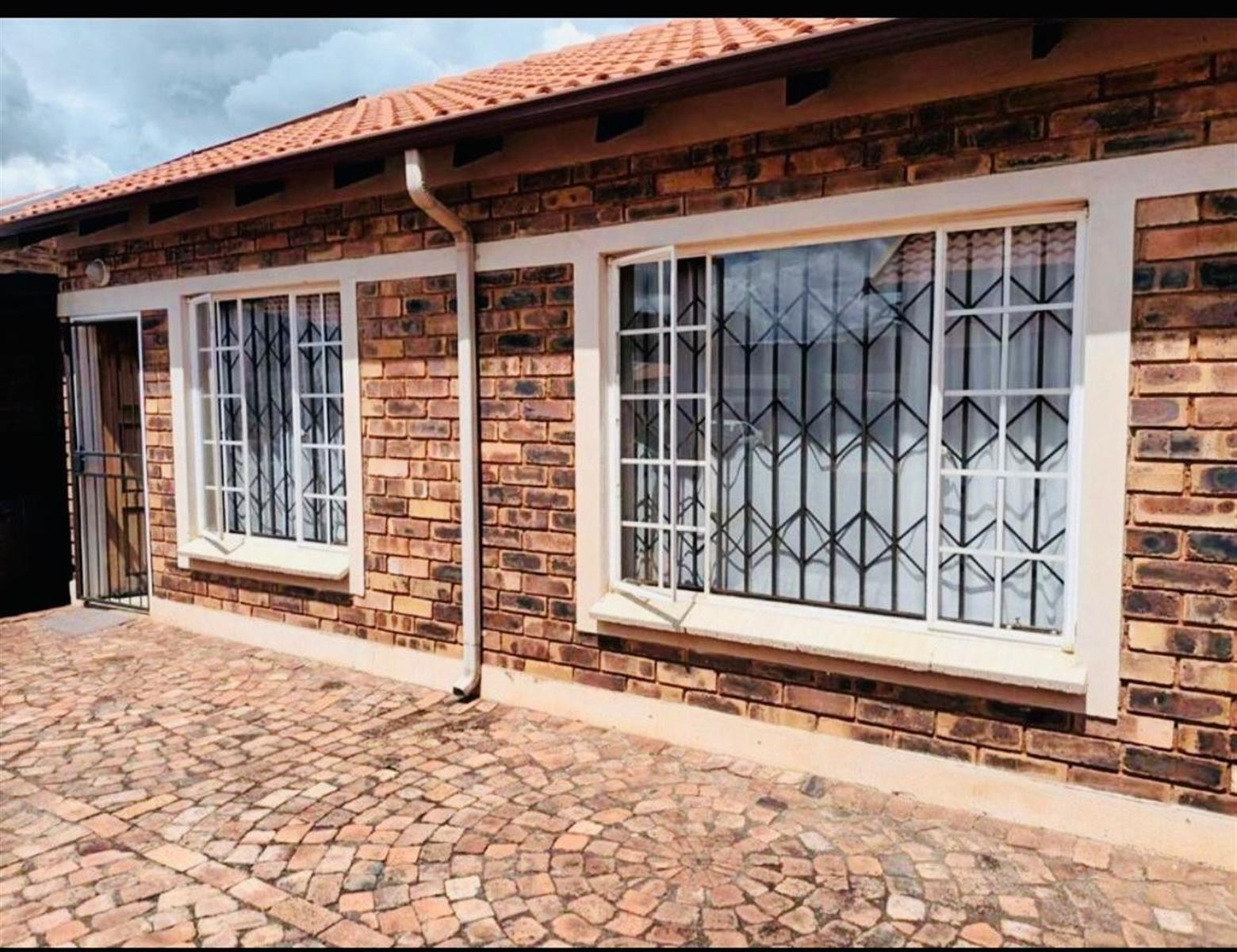2 Bedroom Townhouse For Sale in The Orchards, Akasia