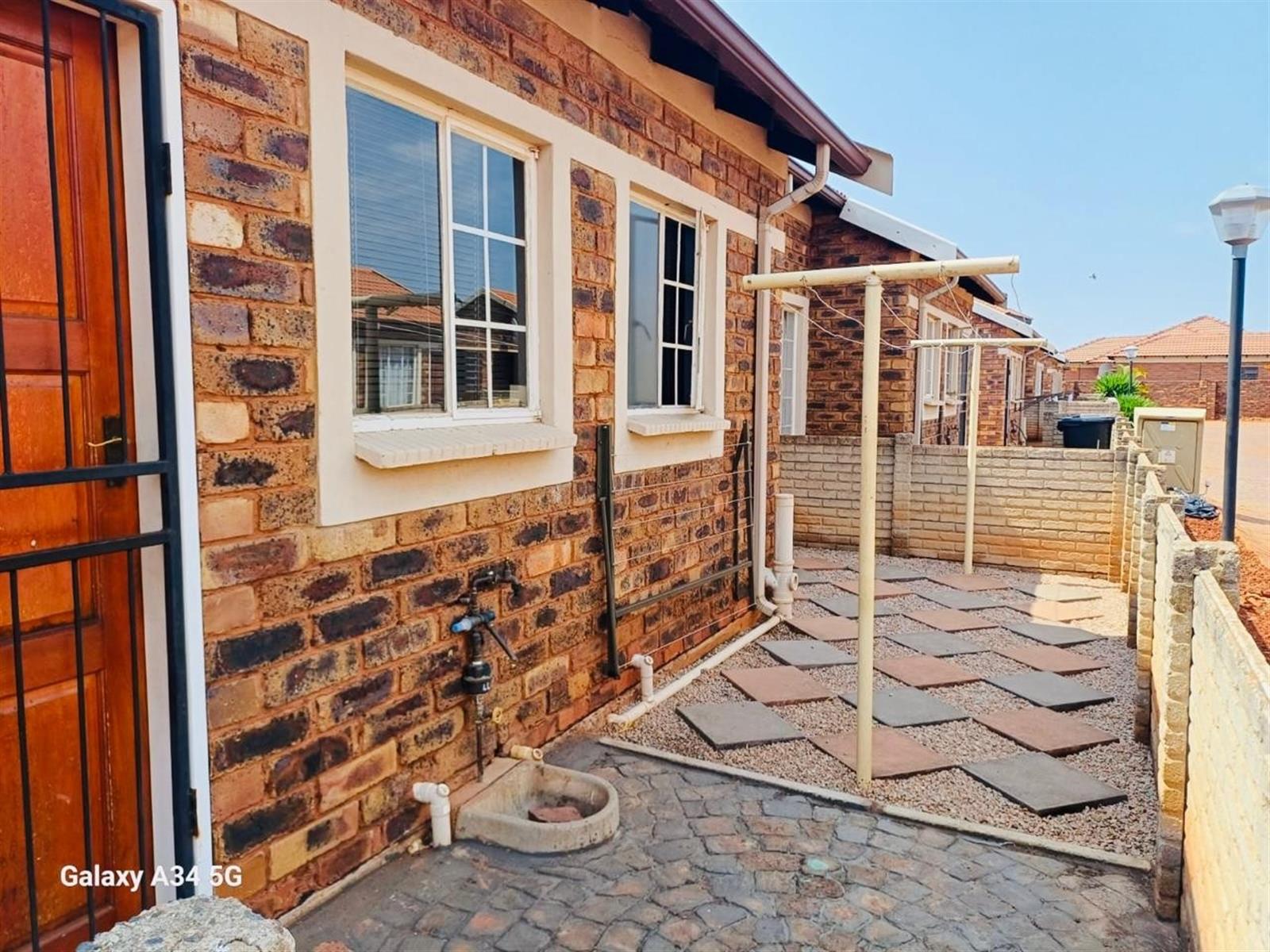 2 Bedroom Townhouse For Sale in The Orchards, Akasia