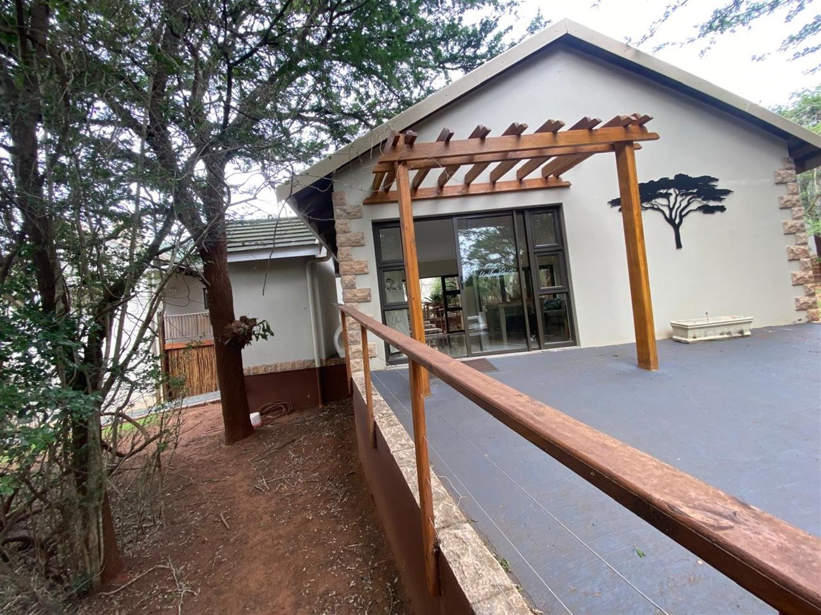 Elegant Safari Lodge in Hluhluwe - Where Luxury Meets the Wild