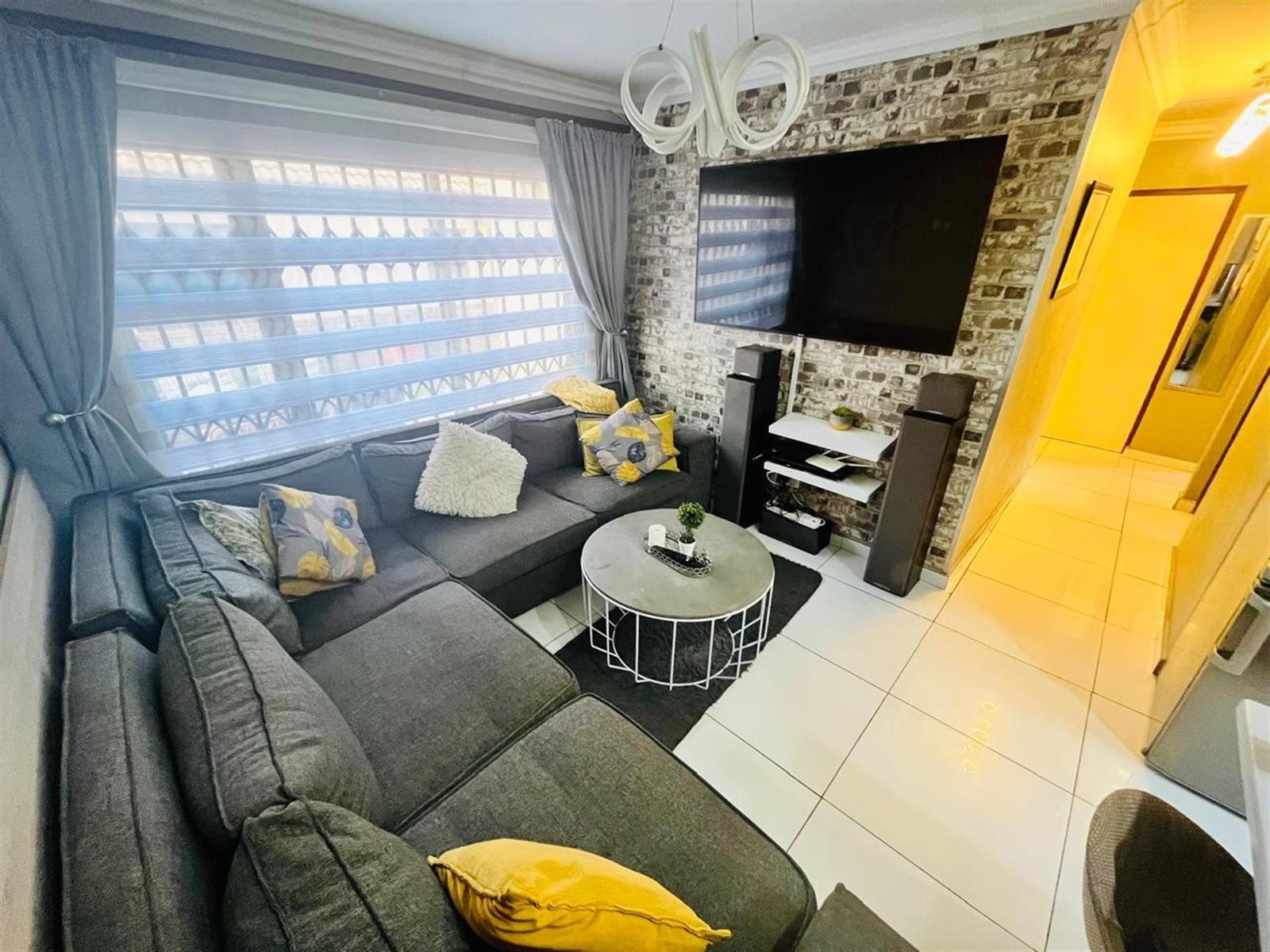 3 Bedroom House For Sale in Chantelle, Akasia